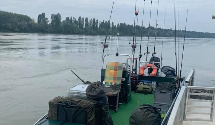 casasiluo_wallerfischen-welscamp-am-po_boote_acqvaboat_f600_grün5
