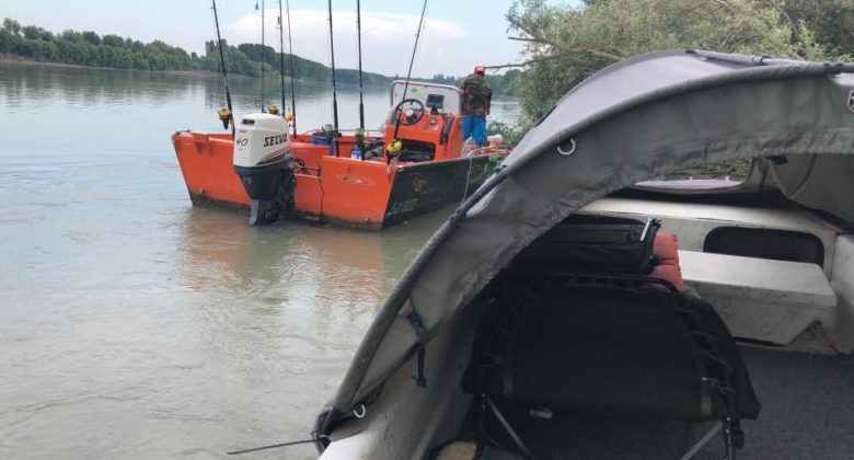 casasiluo_wallerfischen-welscamp-am-po_boote_acqvaboat_f600_orange1
