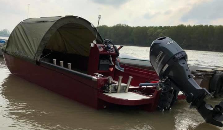 casasiluo_wallerfischen-welscamp-am-po_boote_acqvaboat_rot2