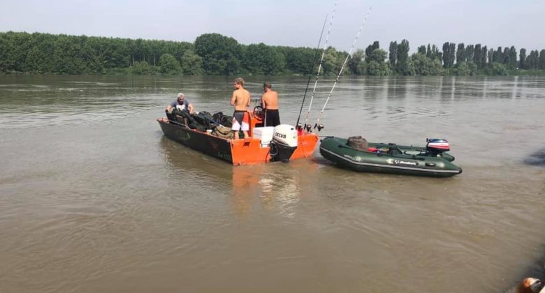 casasiluo_wallerfischen-welscamp-wallercamp-am-po_boote_acqvaboat_f600_orange